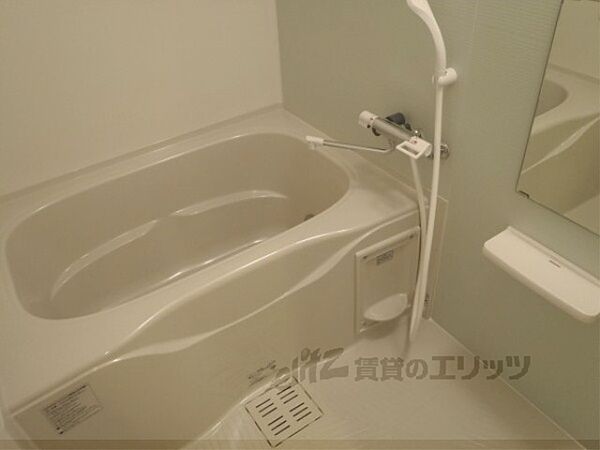 画像5:シンプルで広めのお風呂です
