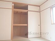 お布団など収納できます