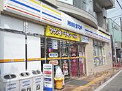ミニストップ　太秦帷子ノ辻駅前店まで700メートル