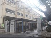 西京極小学校まで800メートル