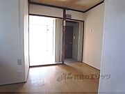 小さめのダイニングテーブルなども置けます