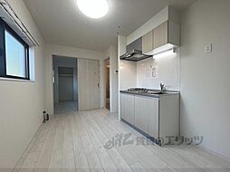 三永レジデンス京都 201 2階1DKのリビング/ダイニング