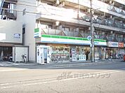 ファミリーマート　深草龍大前店まで620メートル
