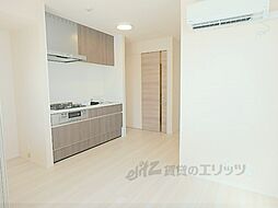 近鉄京都線 上鳥羽口駅 徒歩5分の賃貸アパート 3階1LDKのリビング/ダイニング