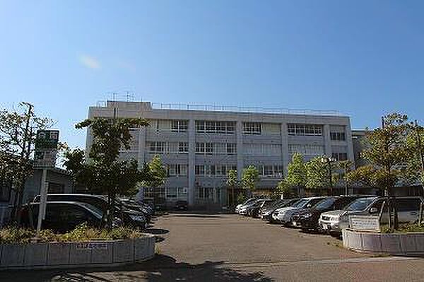 画像22:新潟市立小針小学校(719m)