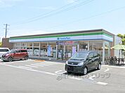 ファミリーマート　近江八幡六枚橋店まで270メートル