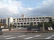 守山南中学校まで2200メートル