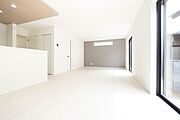 ご家族でゆったり過ごせるLDK20帖です
