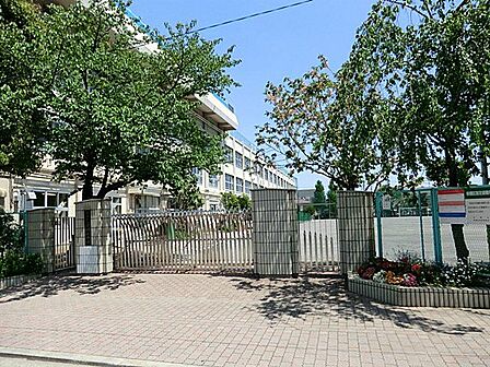 板橋区立西台中学校 徒歩4分。 270m