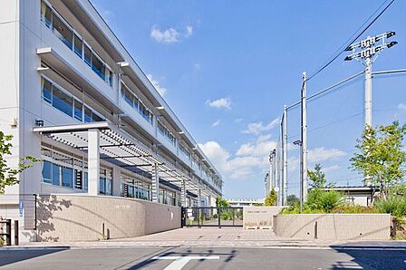 板橋区立赤塚第二中学校 徒歩6分。 430m