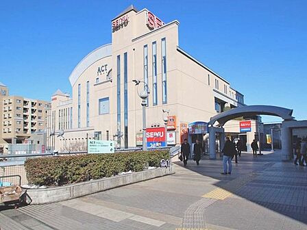 西友成増店 徒歩7分。 490m