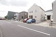 前面道路含む外観