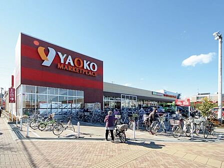ヤオコー新座店 徒歩10分。 740m