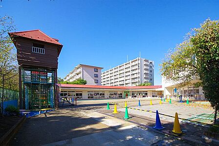 幸福の森幼稚園 徒歩8分。 640m