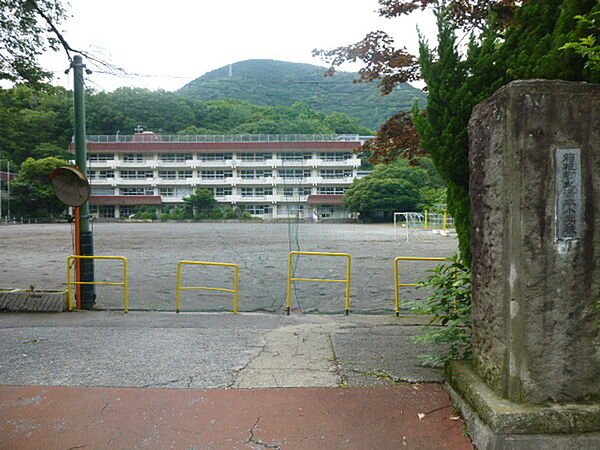 画像9:小学校「箱根町立湯本小学校まで1519m」