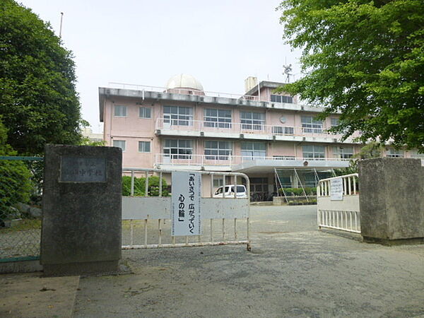 画像27:中学校「小田原市立白山中学校まで982m」