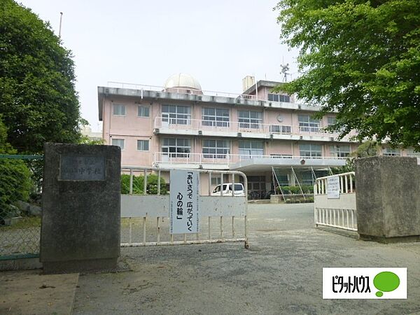 画像28:中学校「小田原市立白山中学校まで1526m」
