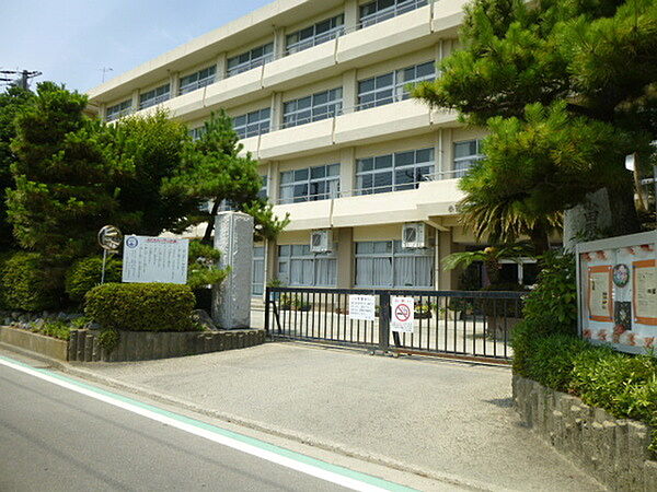 画像23:中学校「小田原市立千代中学校まで1456m」