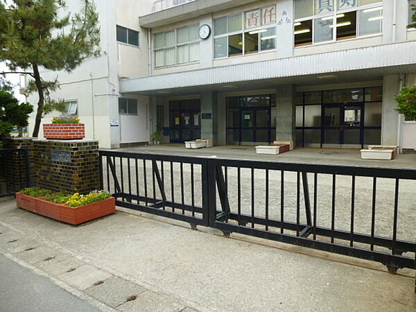 画像27:中学校「小田原市立泉中学校まで1227m」