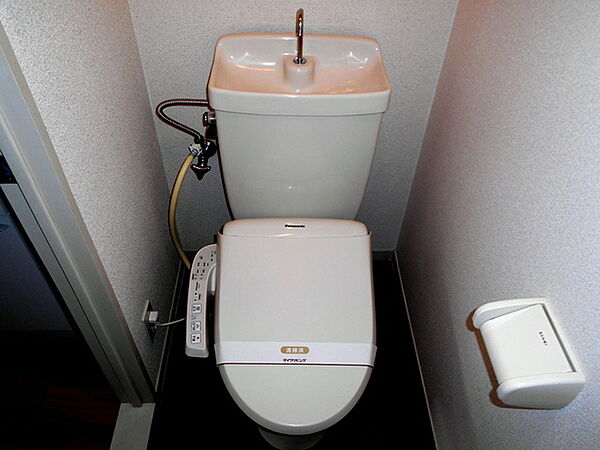 トイレ：温水洗浄暖房便座付きトイレ