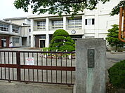 中学校「南足柄市立岡本中学校まで1268m」