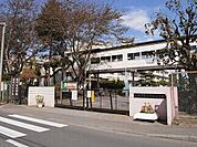 小学校「船橋市立薬円台小学校まで600m」