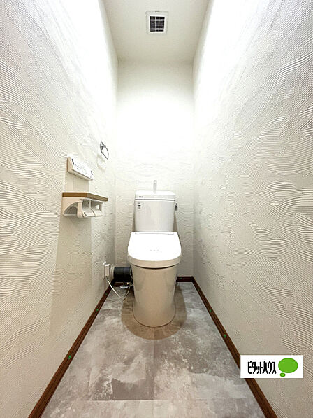 嬉しい温水暖房便座のトイレです