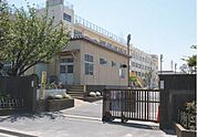 小学校「市川市立塩焼小学校まで640m」