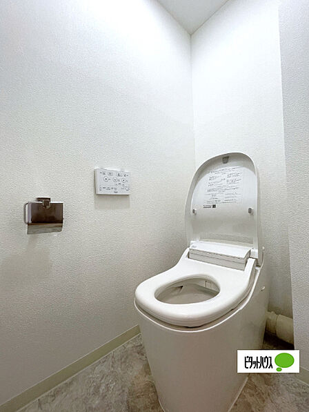 嬉しい温水暖房便座のトイレです