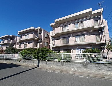 外観：鉄筋コンクリート造のマンションです