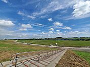 中川の土手まで徒歩30秒です。花火大会が楽しめます