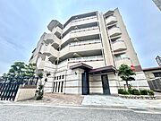 阪急芦屋川駅徒歩2分。広々とした専用庭とテラス付きの2SLDK！
