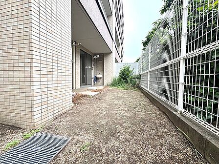 専用庭になります。広々と多目的に使っていただけます。