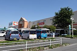 買い物施設が徒歩3分圏で暮らしやすい住環境