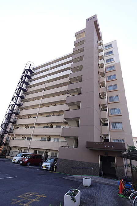 南面に省エネ・防音交換のある内窓を新設。全室にクローゼットつきの3LDKとなっています。全室にLED照明・レースカーテンを新設いたしました。