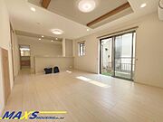 折上天井がアクセントの広々17帖ＬＤＫ♪大きな窓から差し込む陽光は、部屋中を明るくしてくれます♪