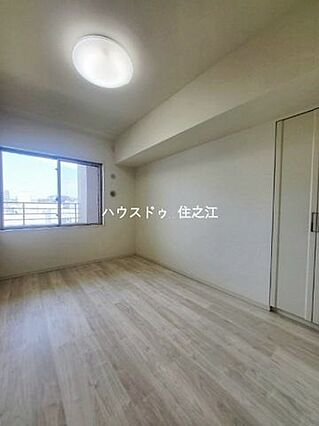 明るめの床です...
