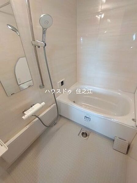 一日の疲れを癒すバスルーム。生活時間の違う家族に嬉しい追炊き機能付きです