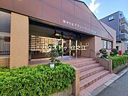 ★エントランスには庇(屋根)がございますので雨の日も安心♪