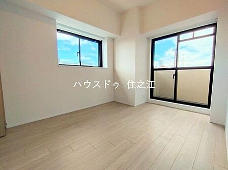 窓が有るので換気はもちろん明るく日差しの入る洋室です♪