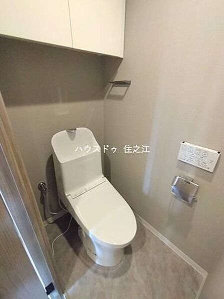 温水洗浄便座付きトイレ
