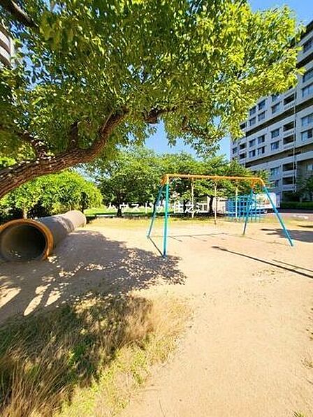 ★マンション敷地内。お子様の遊び場にも最適ですね♪