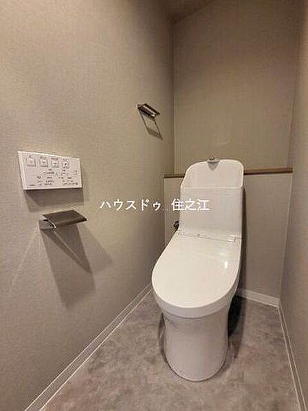 温水洗浄便座付きトイレ