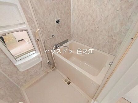 お子様と一緒にバスタイムを楽しめる広々浴室