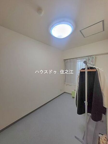 窓が有るので換気はもちろん明るく日差しの入る洋室です♪