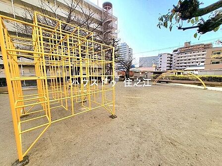 ★マンション敷地内。お子様の遊び場にも最適ですね♪