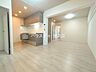 リビング/ダイニング：独立キッチンなのでリビングが広くご使用できますよ♪
