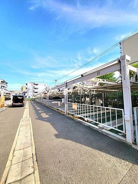★駐車場も区画数を多くご用意。空き状況の確認はお気軽にお申し付け下さい。