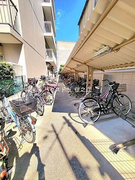 ★屋根付きの駐輪場ですので雨の日も安心。サドルが濡れる事も無いですね!