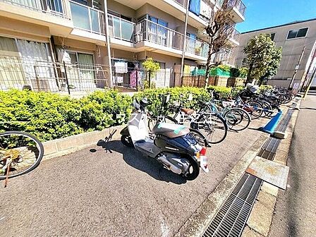 ★バイク置場。最新の空き状況の確認はお気軽にお申し付け下さい。
